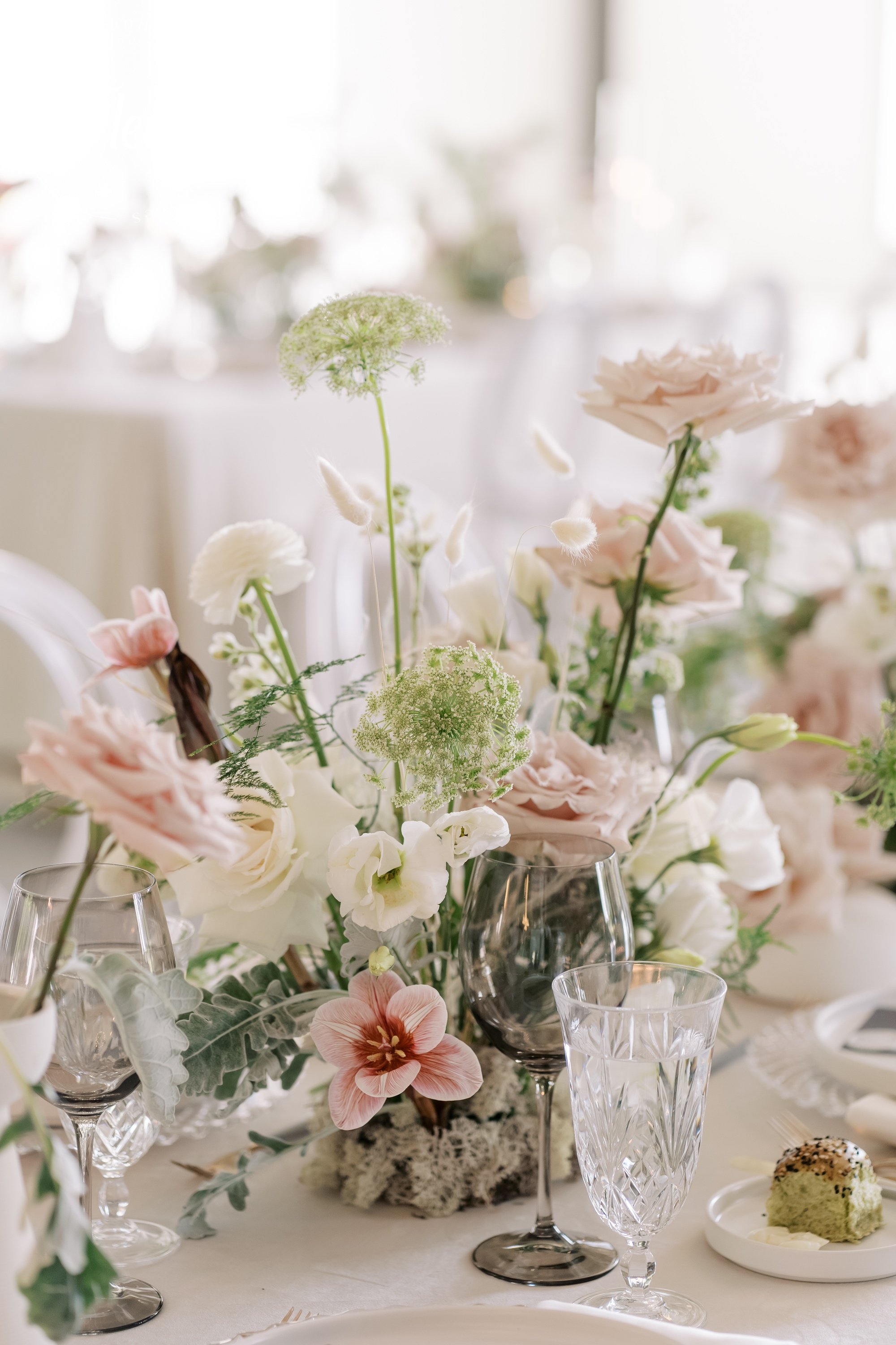 fleurweddings_threefeatherterrace_tracymatthew53